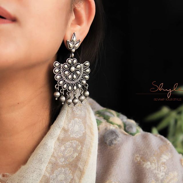 Mizoya Embossed Leaf Detailed Earrings