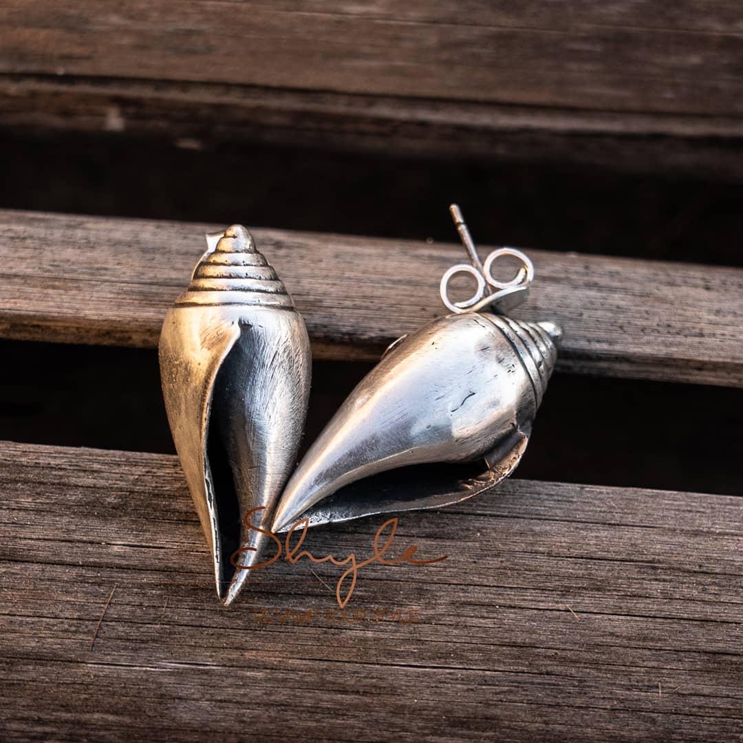 Adya Statement Shankha Studs