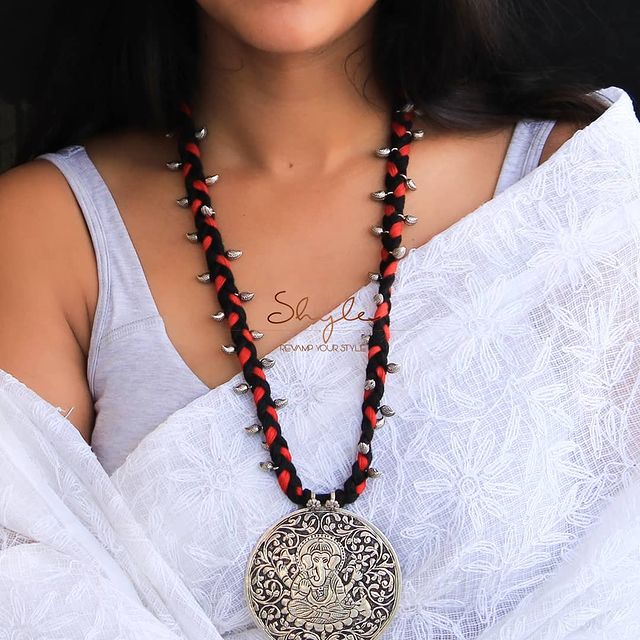 Anvaya Ganesha Detailed Carry Drop Guthau Necklace