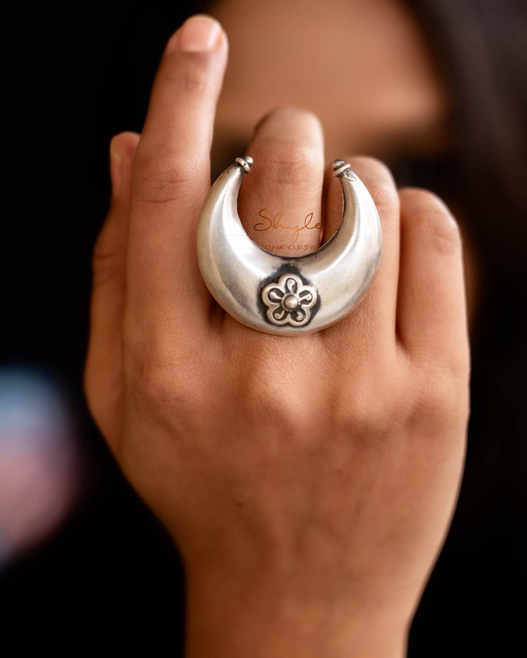 Anvaya Crescent Moon Flower Motif Matte Ring