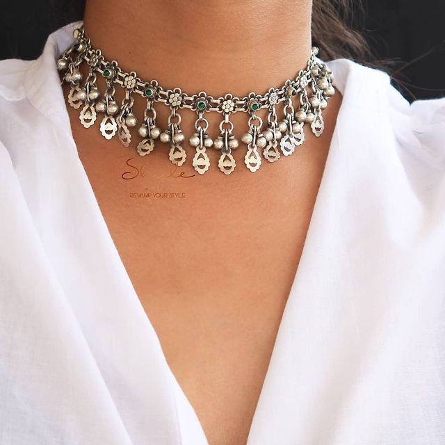 Tattva Carved Leaf drop ghugri Classic Two Way Choker