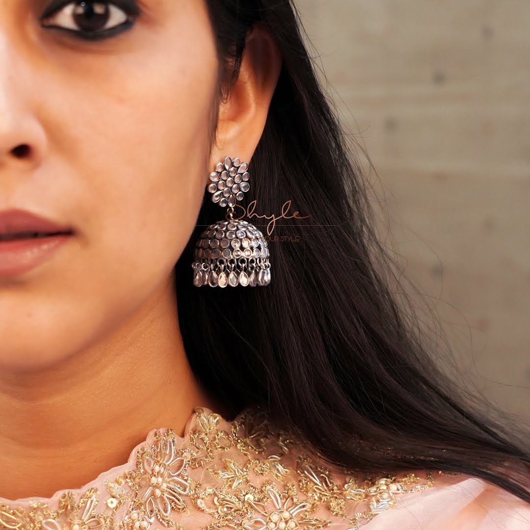 Essence Scintillating Versatile Jhumka