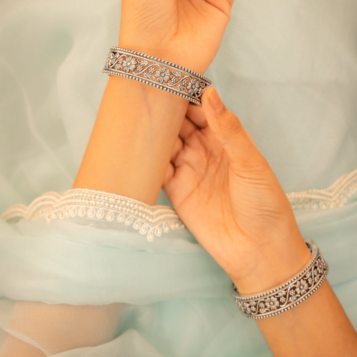 92.5 sterling silver Moh Intricate Flower Leaf Bangle, view 5