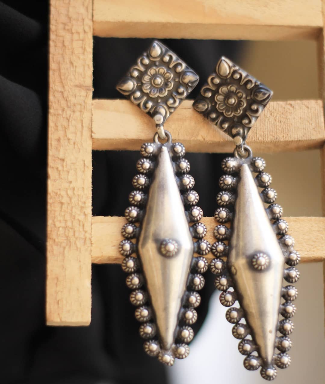 Mizoya Classy Oxidized Rhombus Earrings