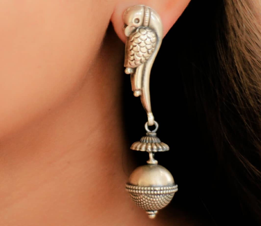 Mizoya Parrot Rawa Drop Earring model