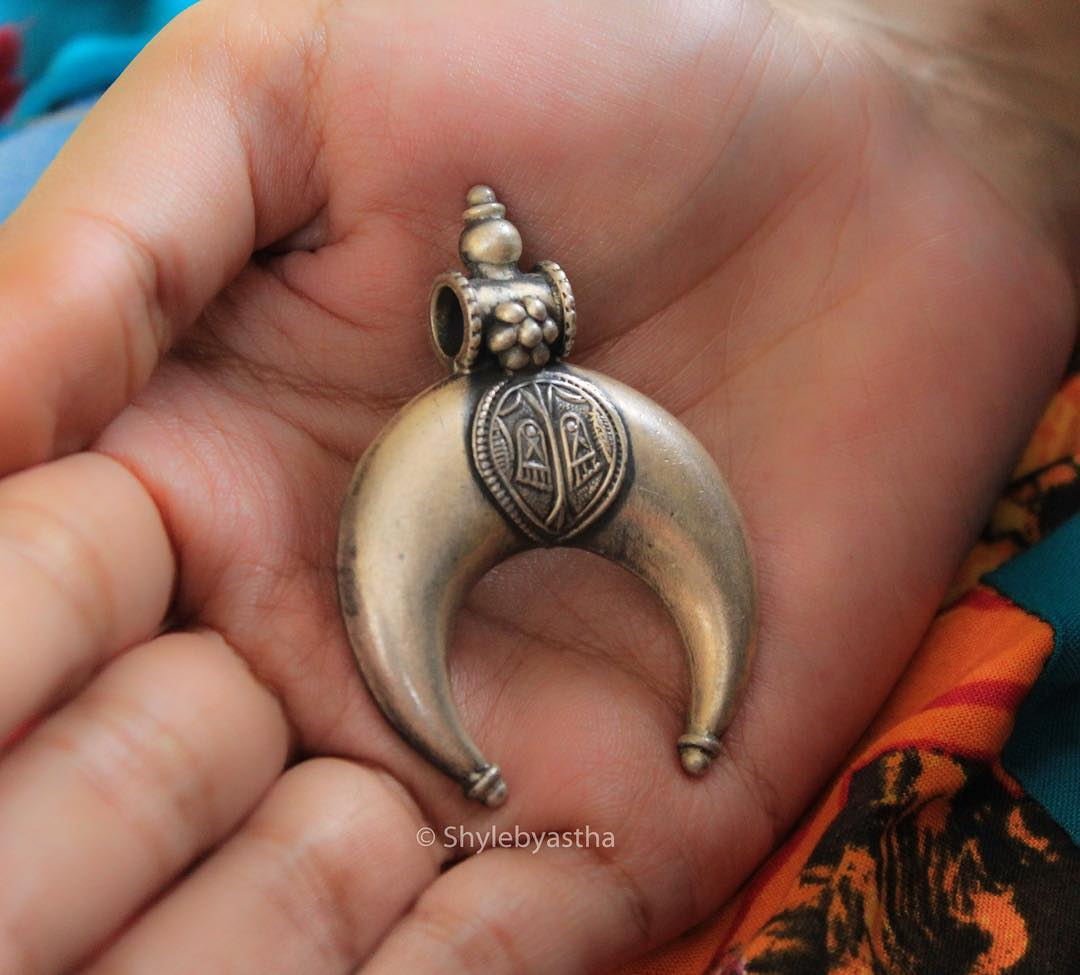 Adya Crescent Moon Pendant