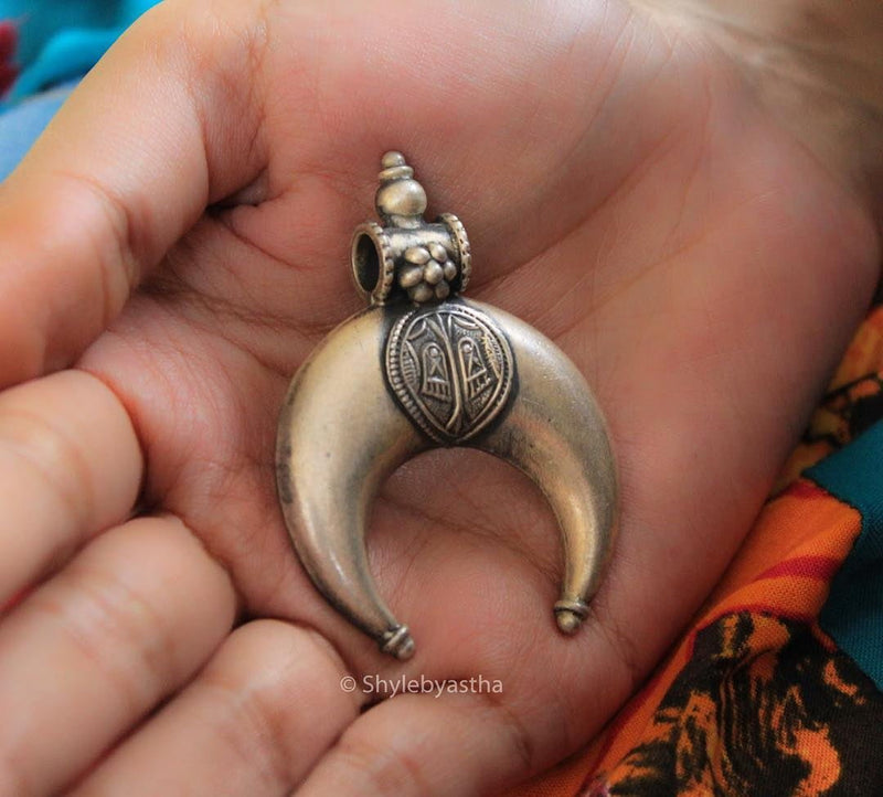 Adya Crescent Moon Pendant