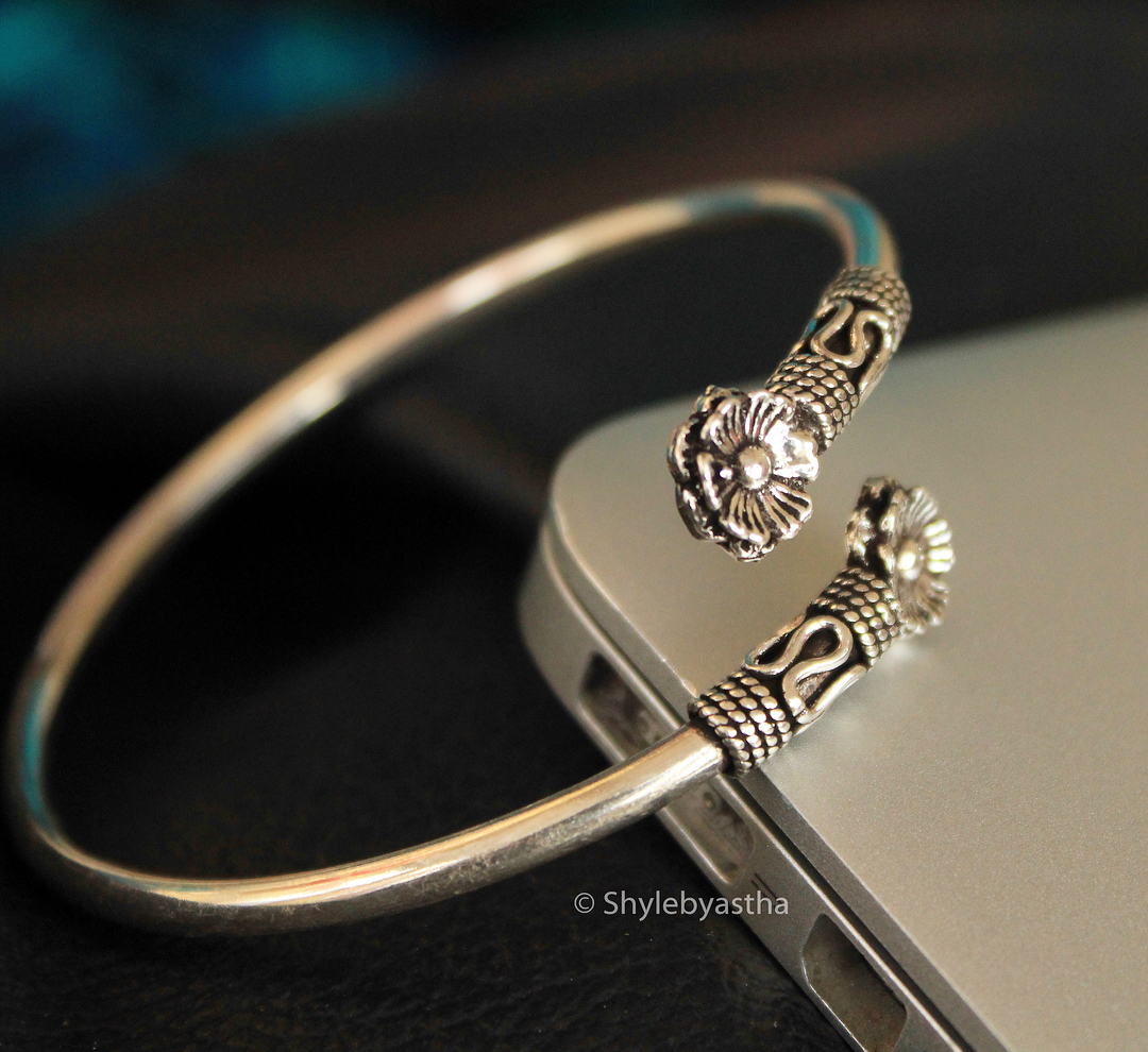 Adya Flower Bracelet