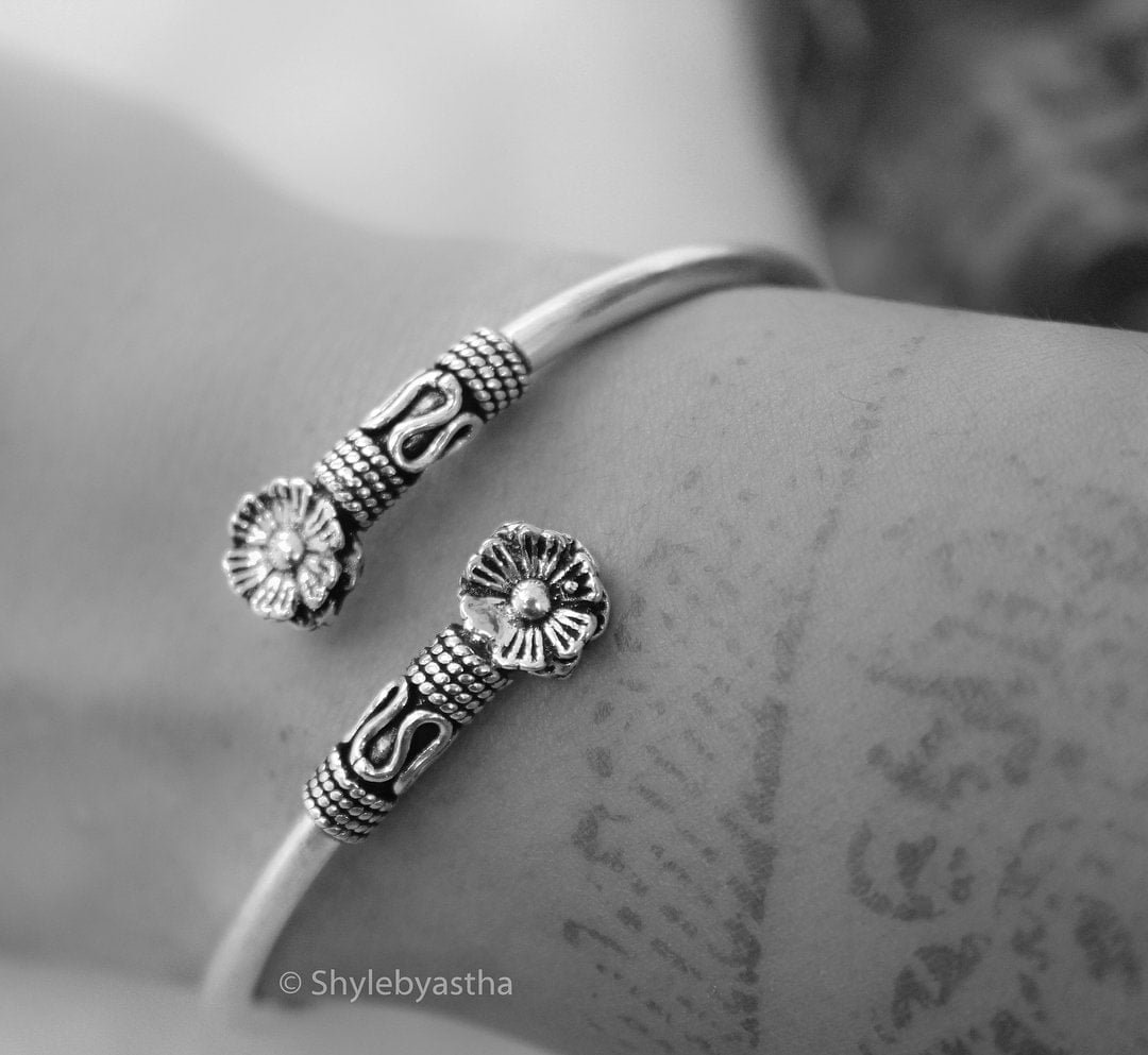 Adya Flower Bracelet