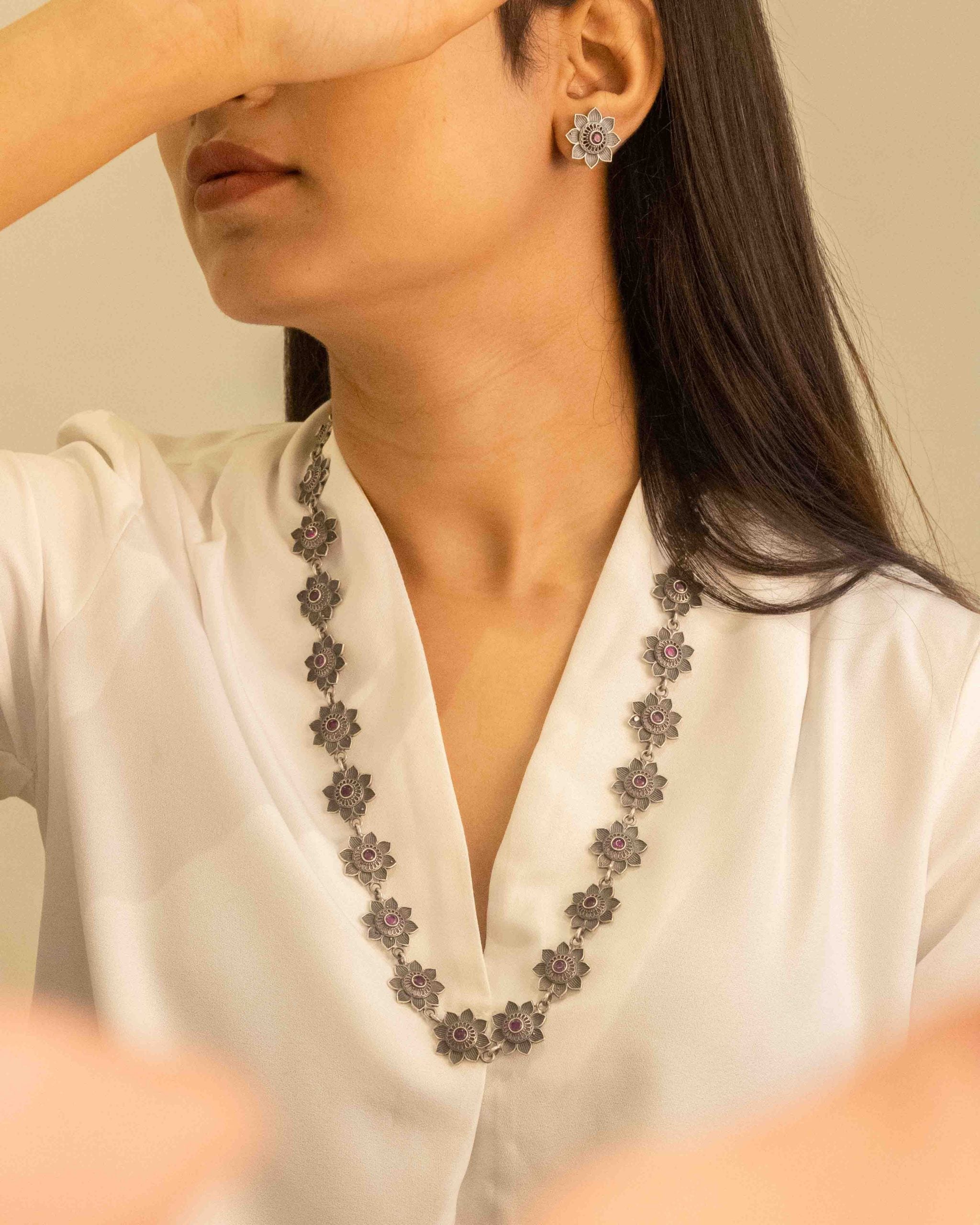 Adya Intricate Flower Versatile Necklace Set