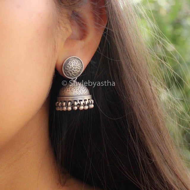 Adya Minimalistic Embossed Jhumki