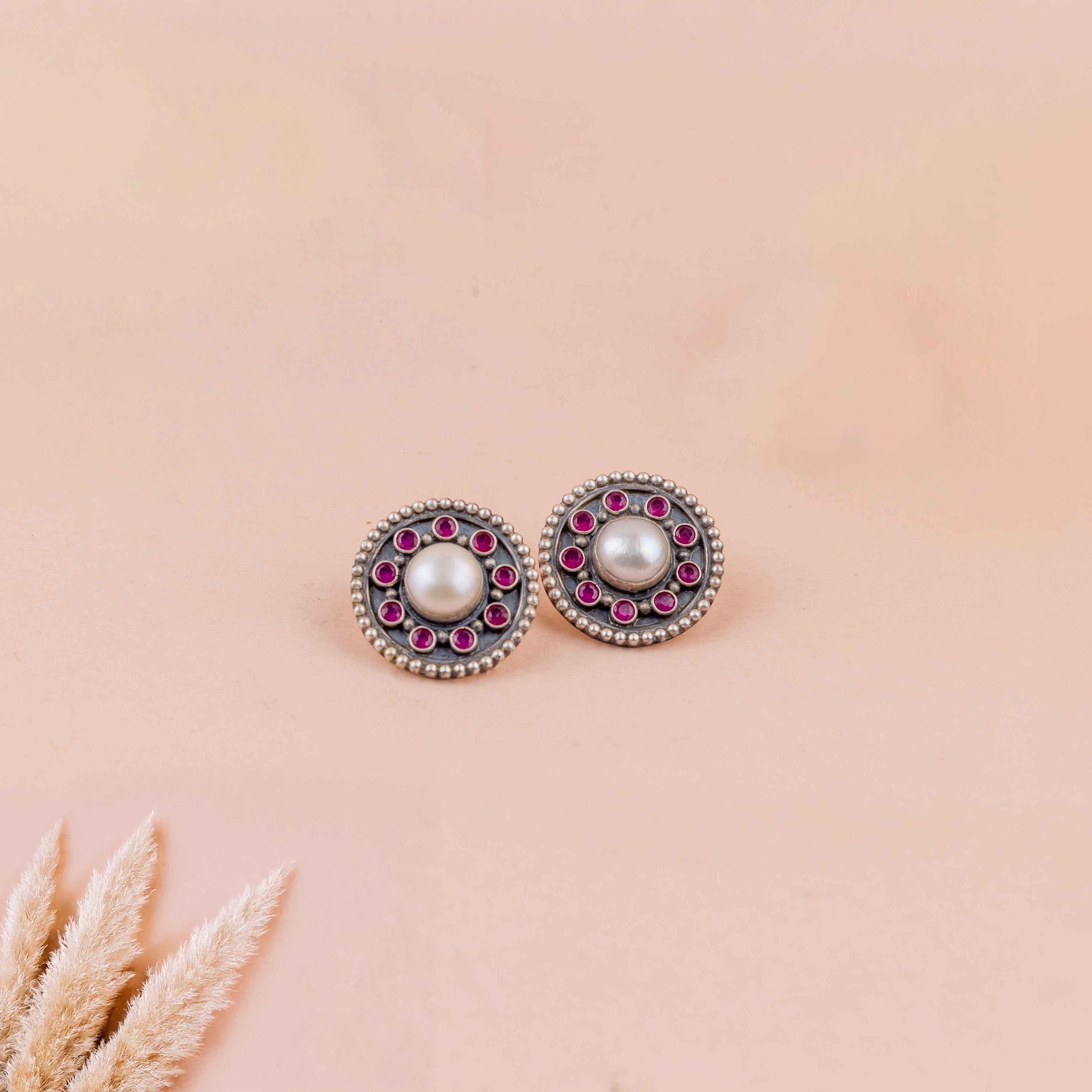 Adya Pearl Raani Classic Stud Earring