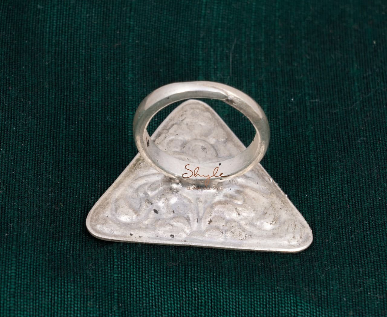 Adya Triangle Chitai Ring