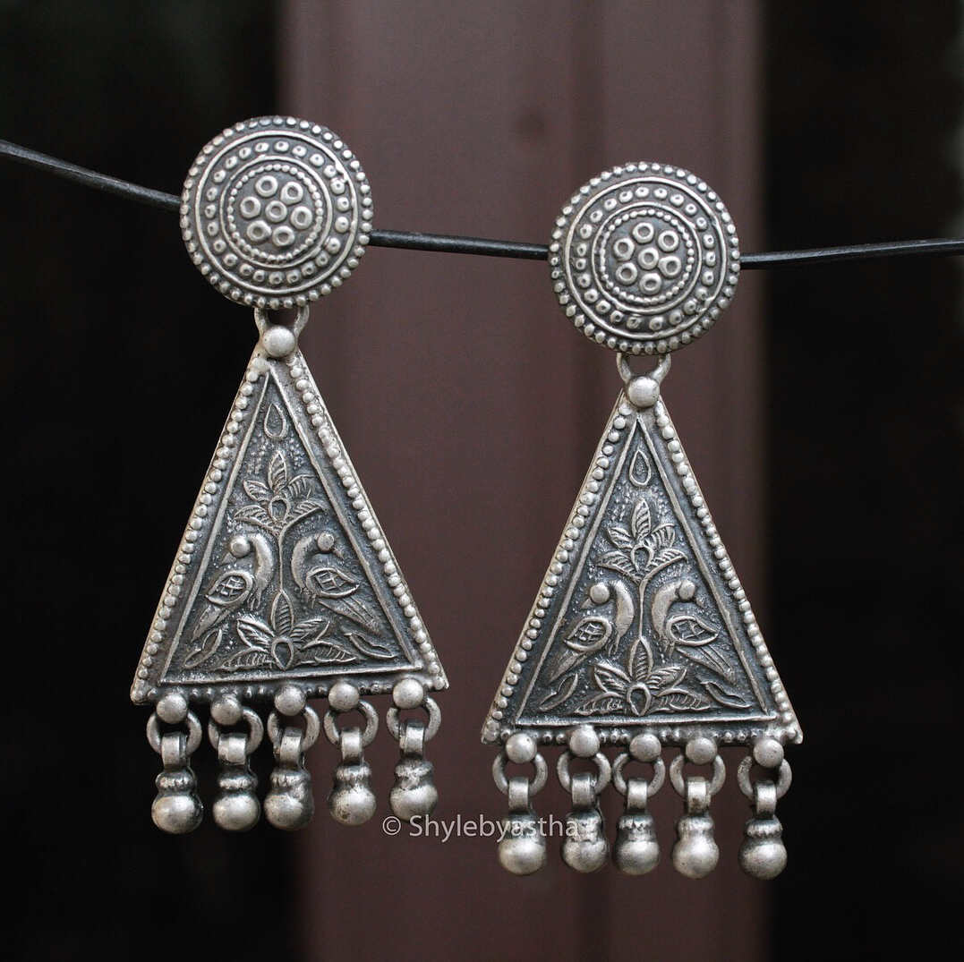 Adya Triangle Dangler