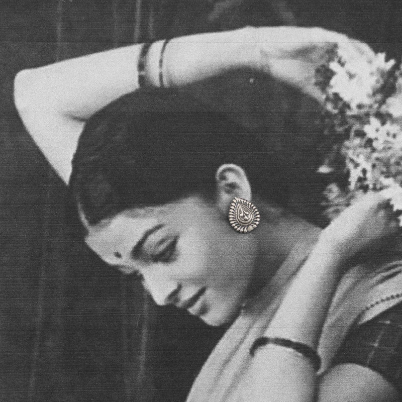 Adya drop Motif Versatile Stud Earring