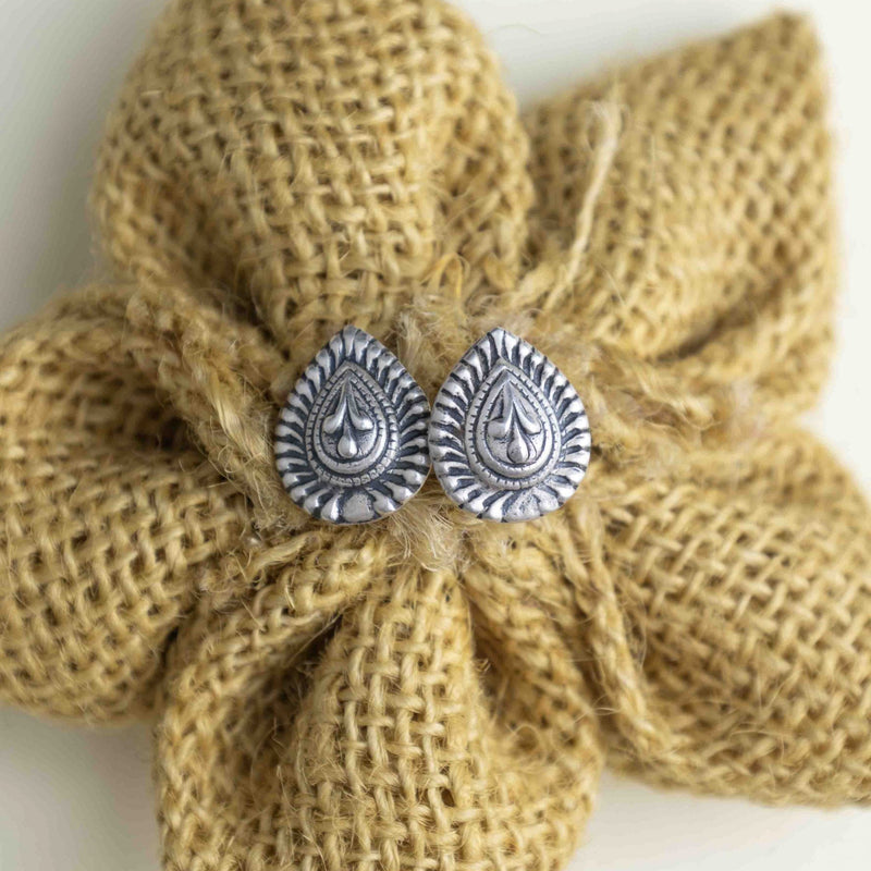 Adya drop Motif Versatile Stud Earring