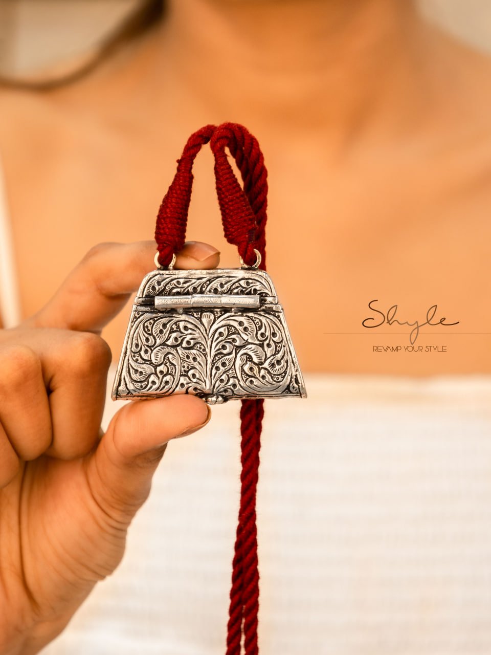 Adya Vintage Inspired Chitai Purse Maroon Dori Necklace