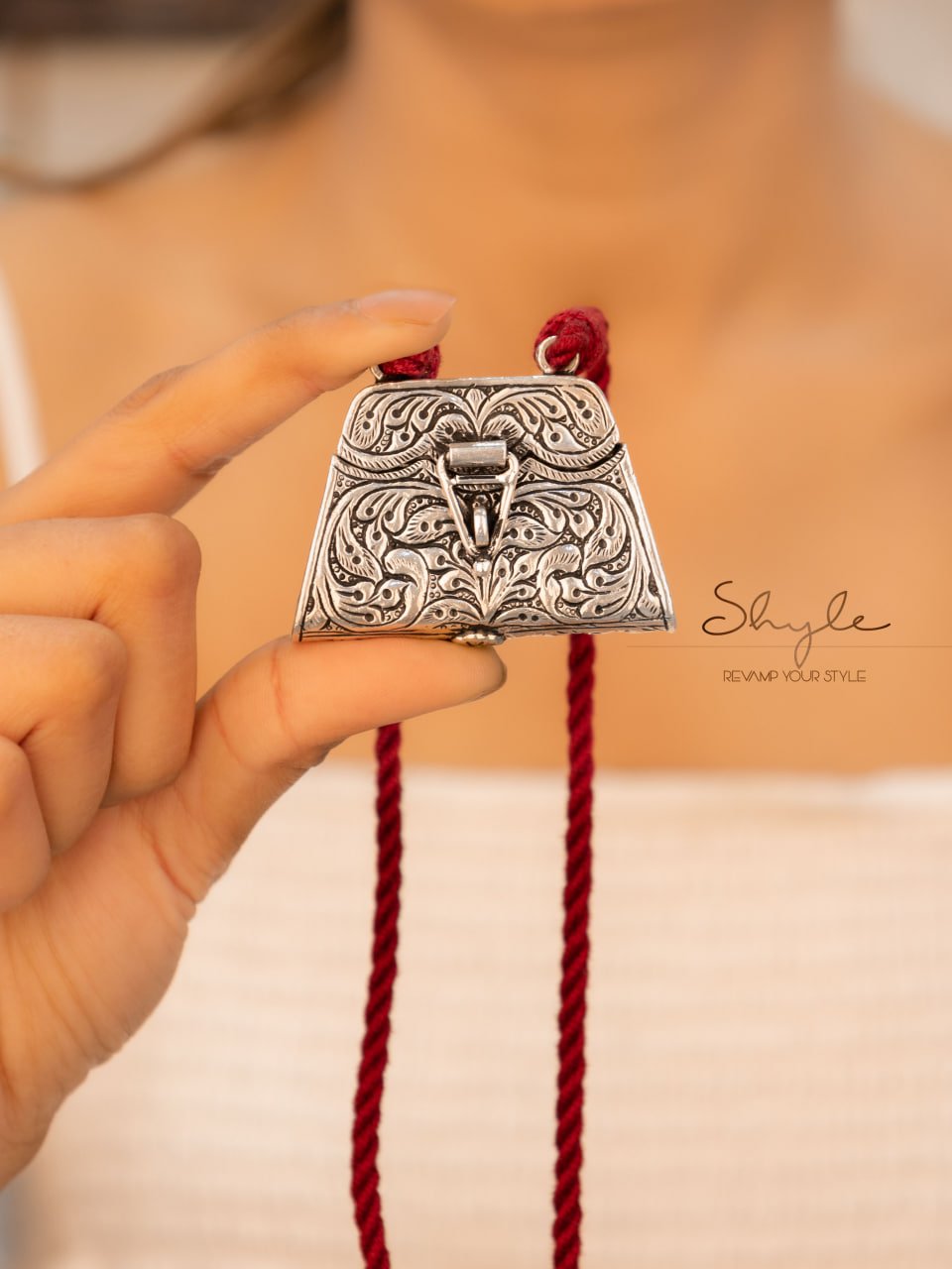 Adya Vintage Inspired Chitai Purse Maroon Dori Necklace