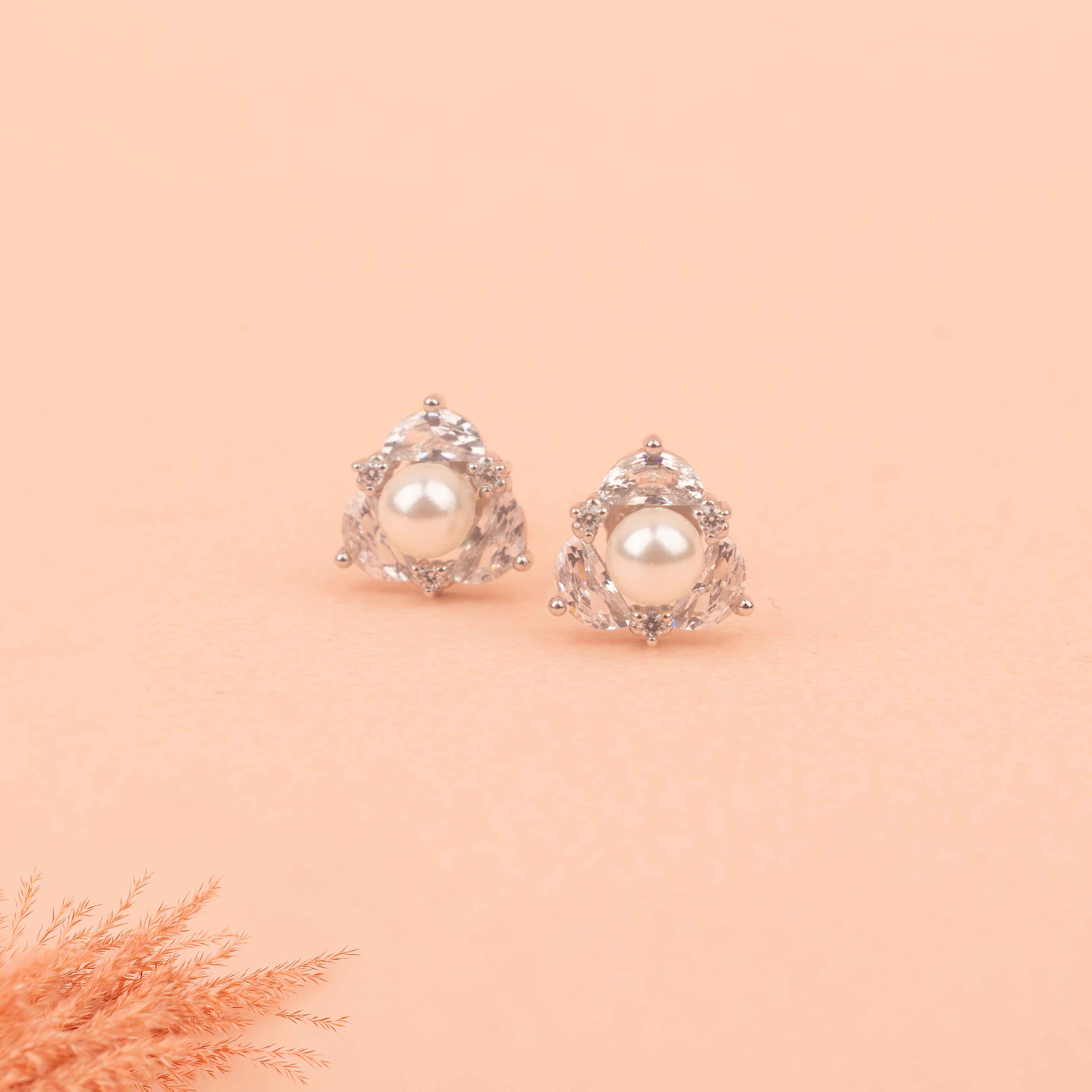 Adya Celeste Pearl Halo Stud Earring