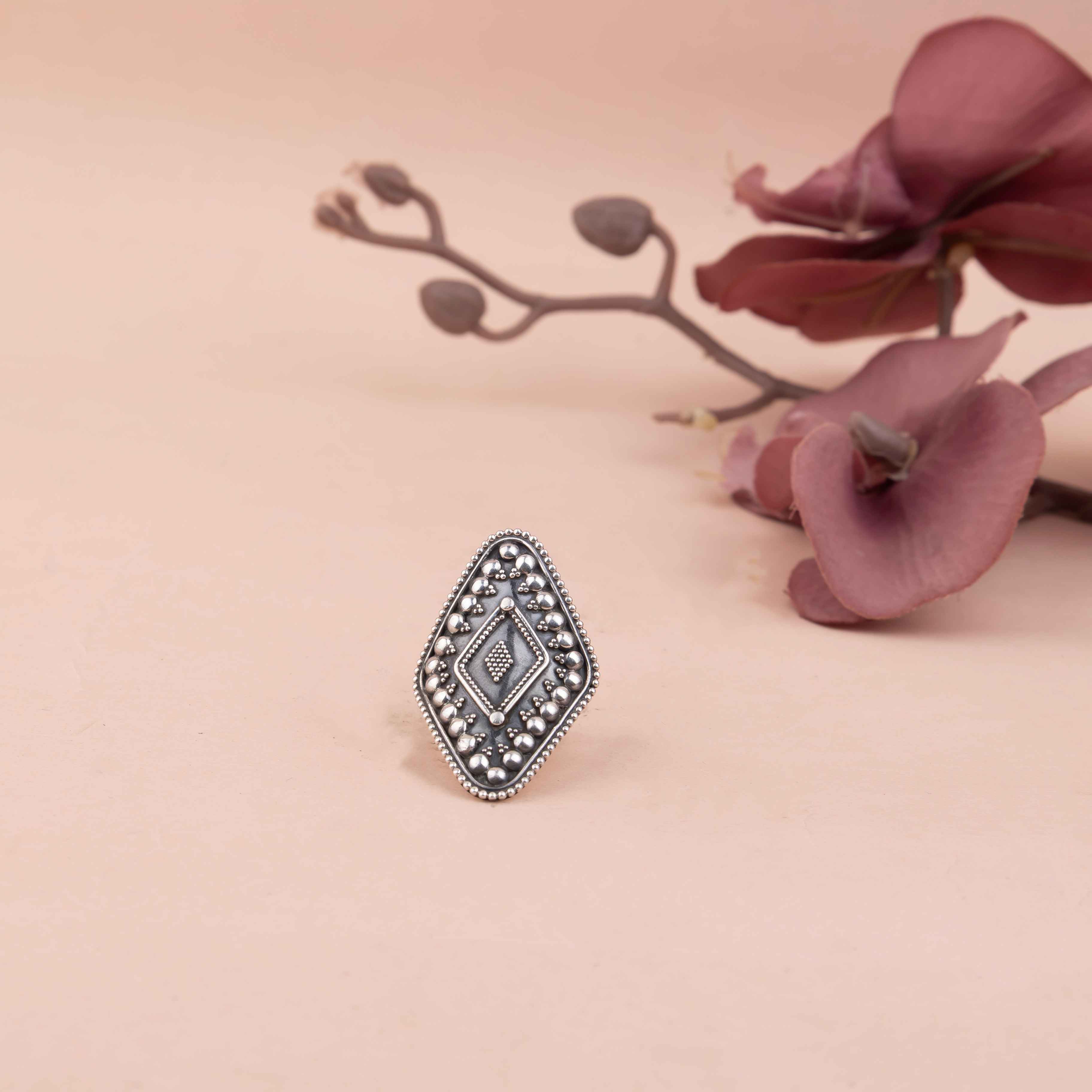 Adya Daana Art Diamond Ring