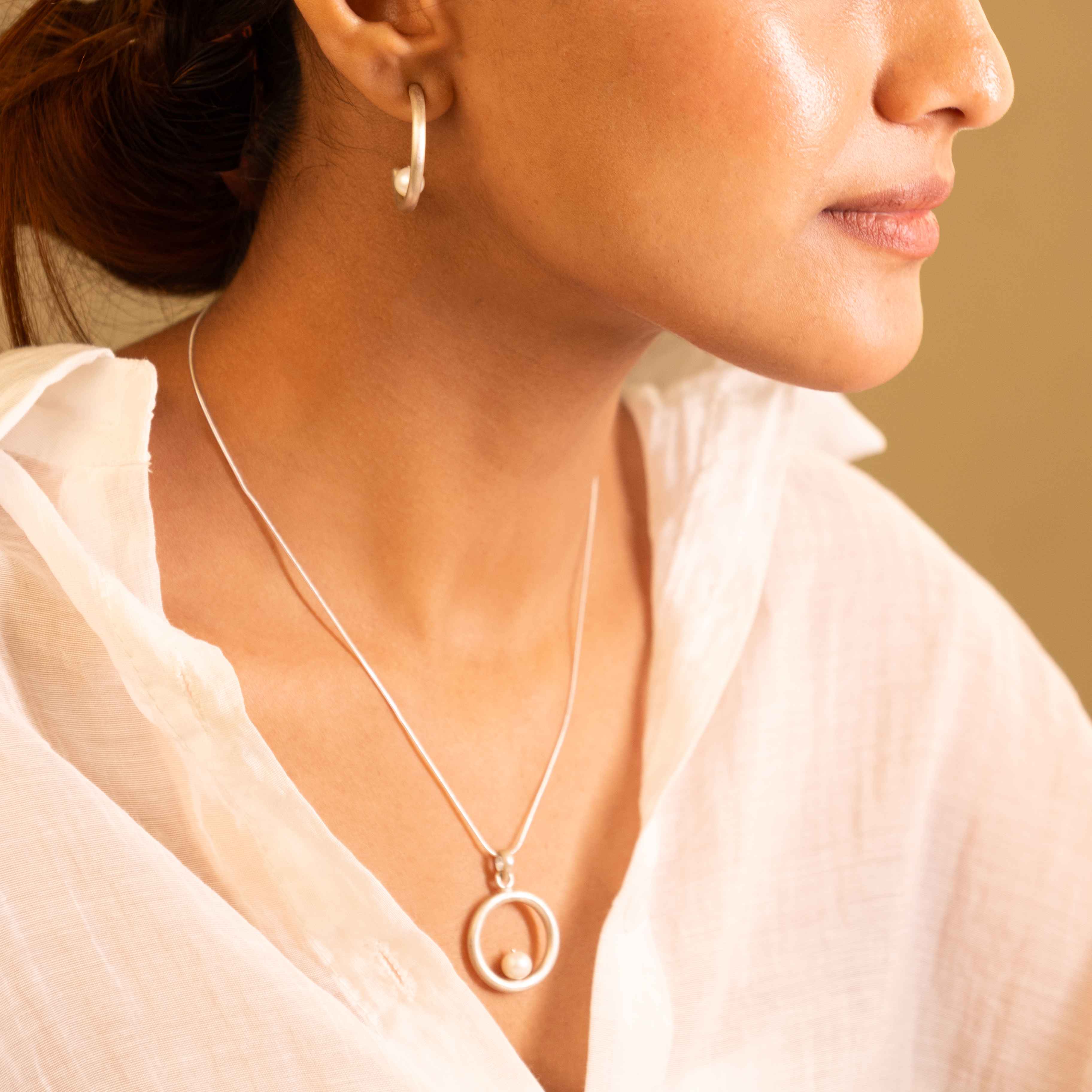 Adya Halo Pearl Necklace Set