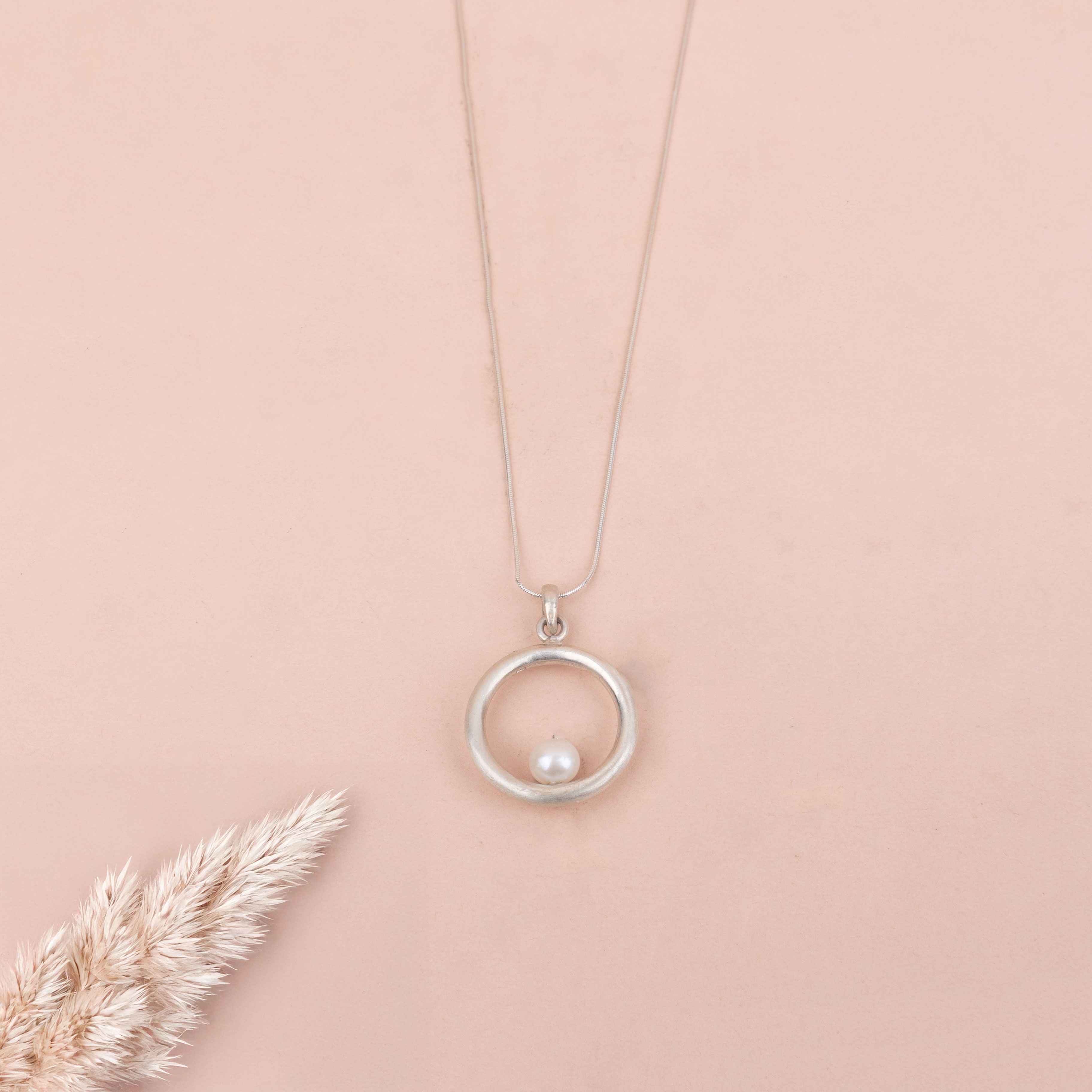 Adya Halo Pearl Necklace Set