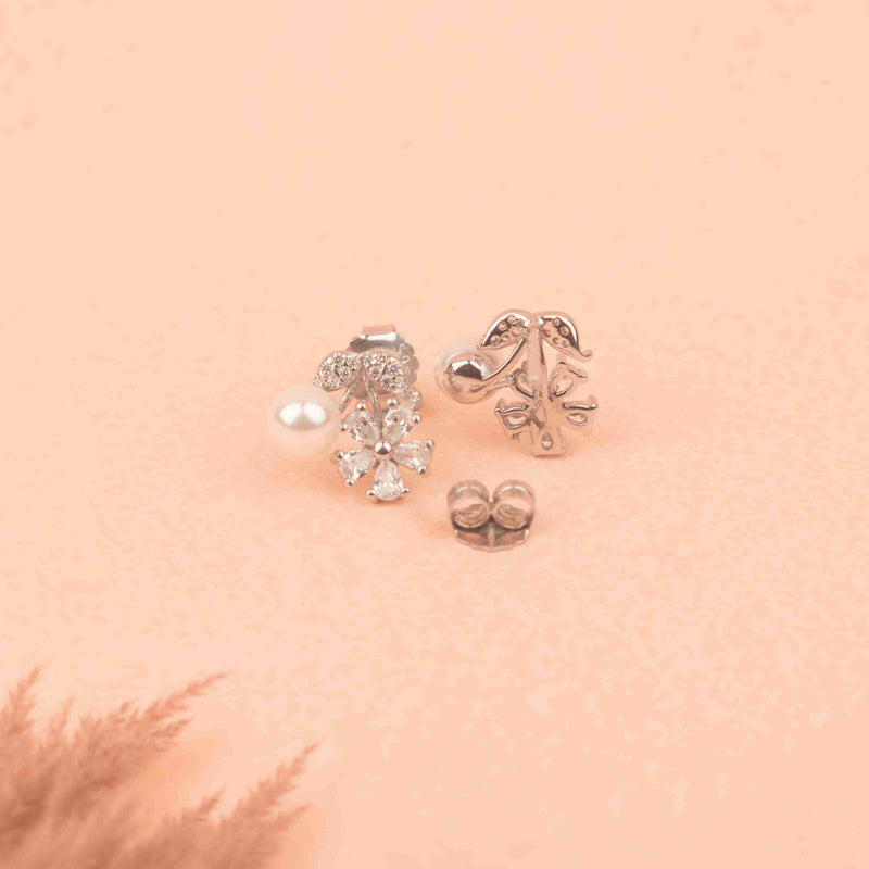 Adya Soft Bloom Pearl Necklace Set