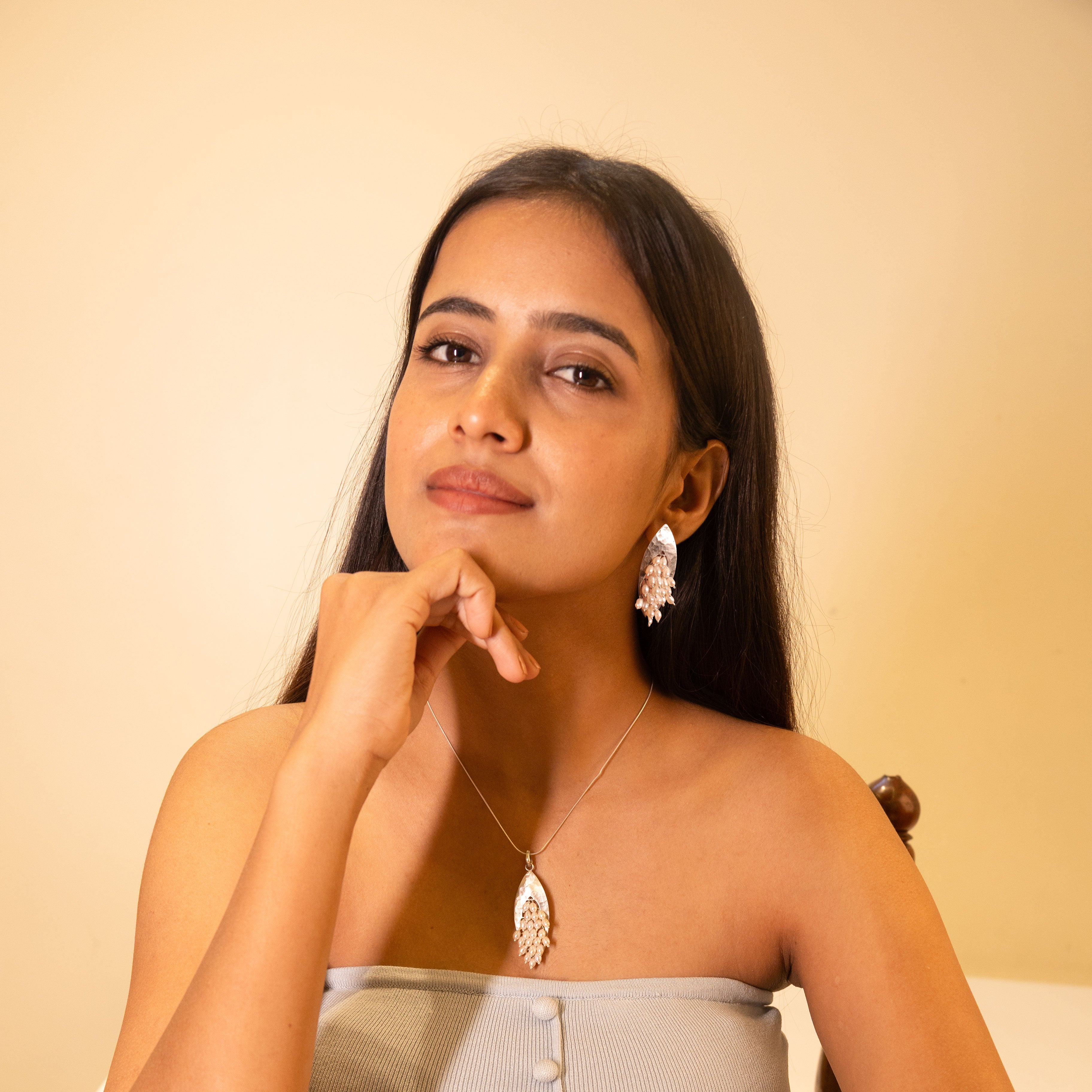 Adya Textured Pearl Bunch Necklace Set