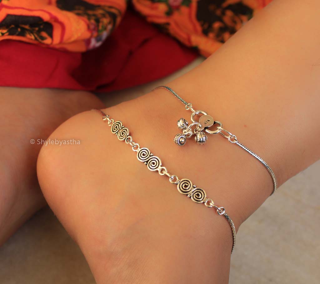 Adya Spiral Design Silver Anklets