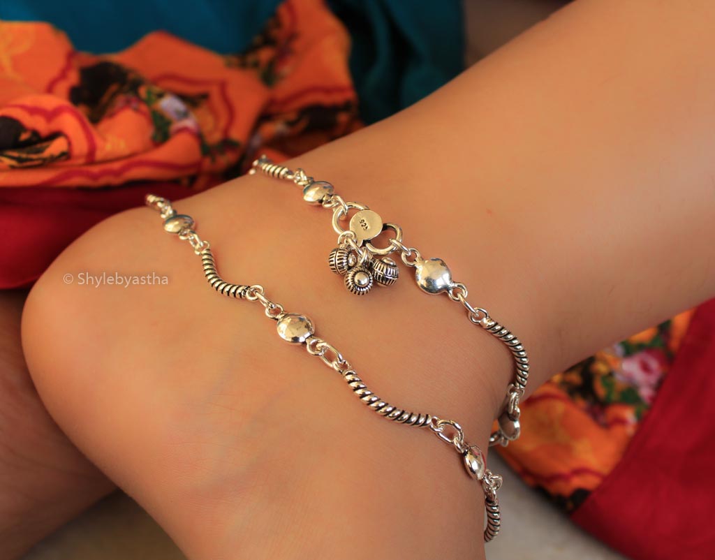 Adya Snake Pattern Flat Ghunghroo Silver Anklets