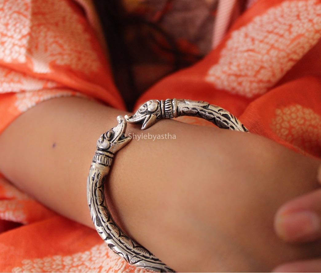 Anvaya Chitai Art Antique Kada