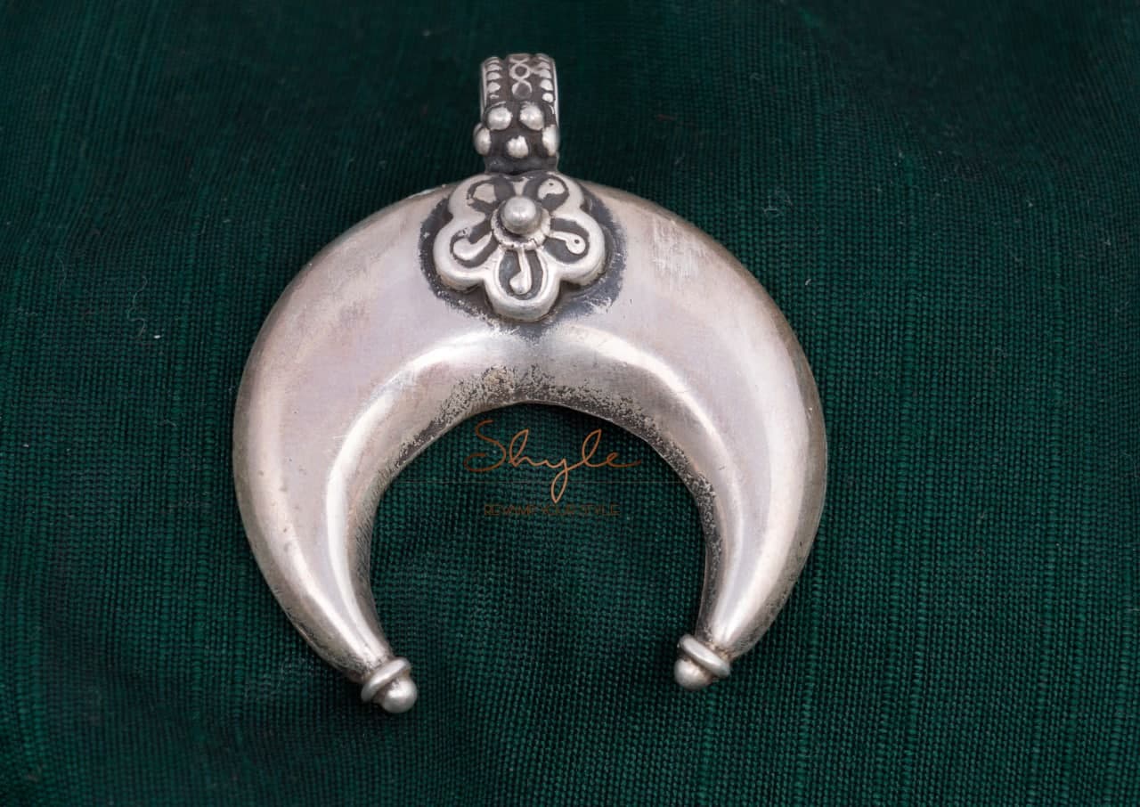Anvaya Classic Crescent Moon Pendant