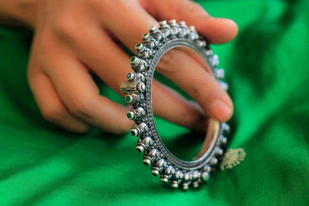 Anvaya Classic Emerald Studded Kada