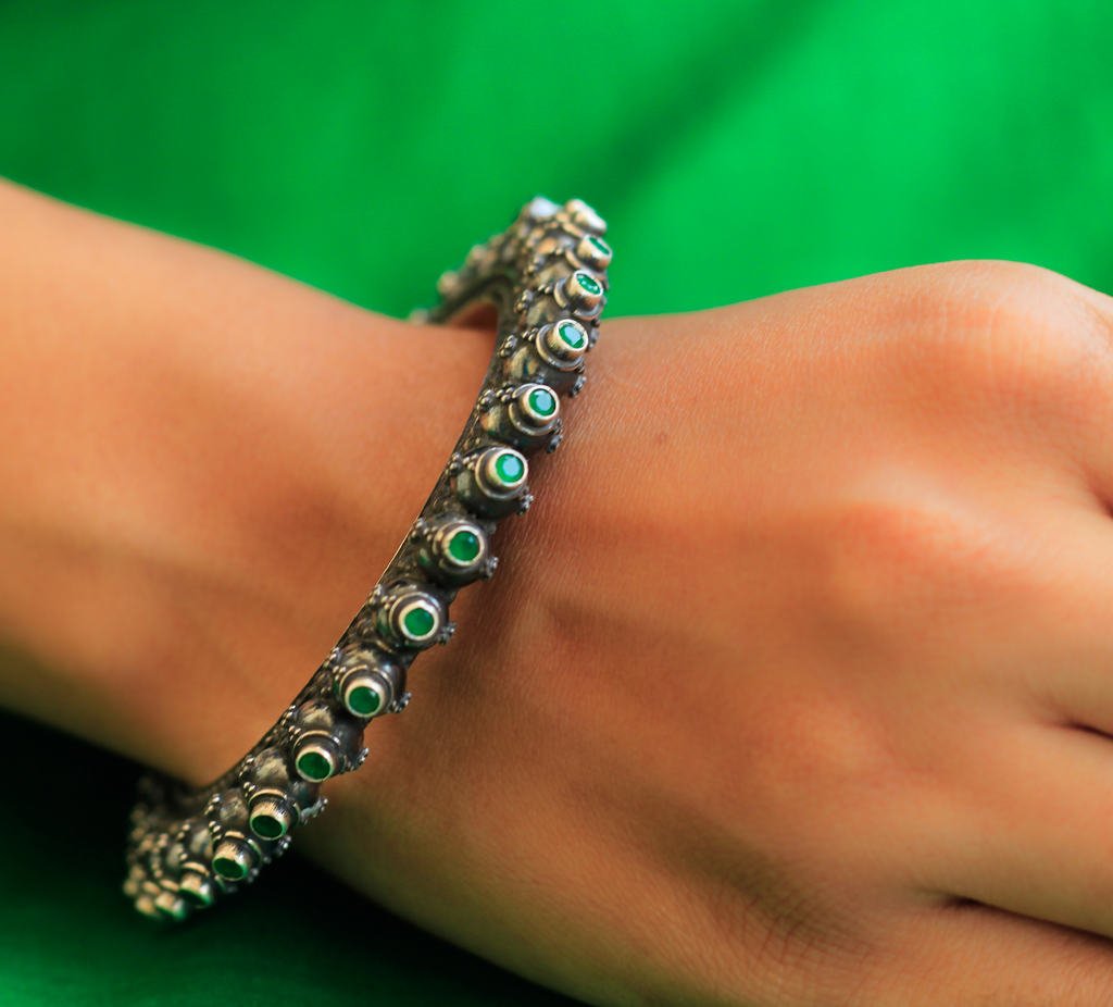 Anvaya Classic Emerald Studded Kada