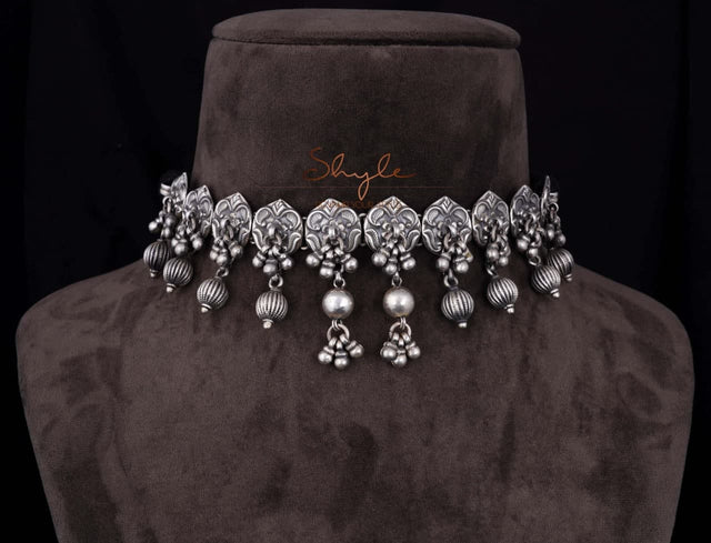 Anvaya Detailed Rawa Ghughri Necklace