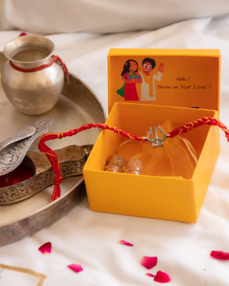 925 pure silver Shiva trishul rakhi, detail view