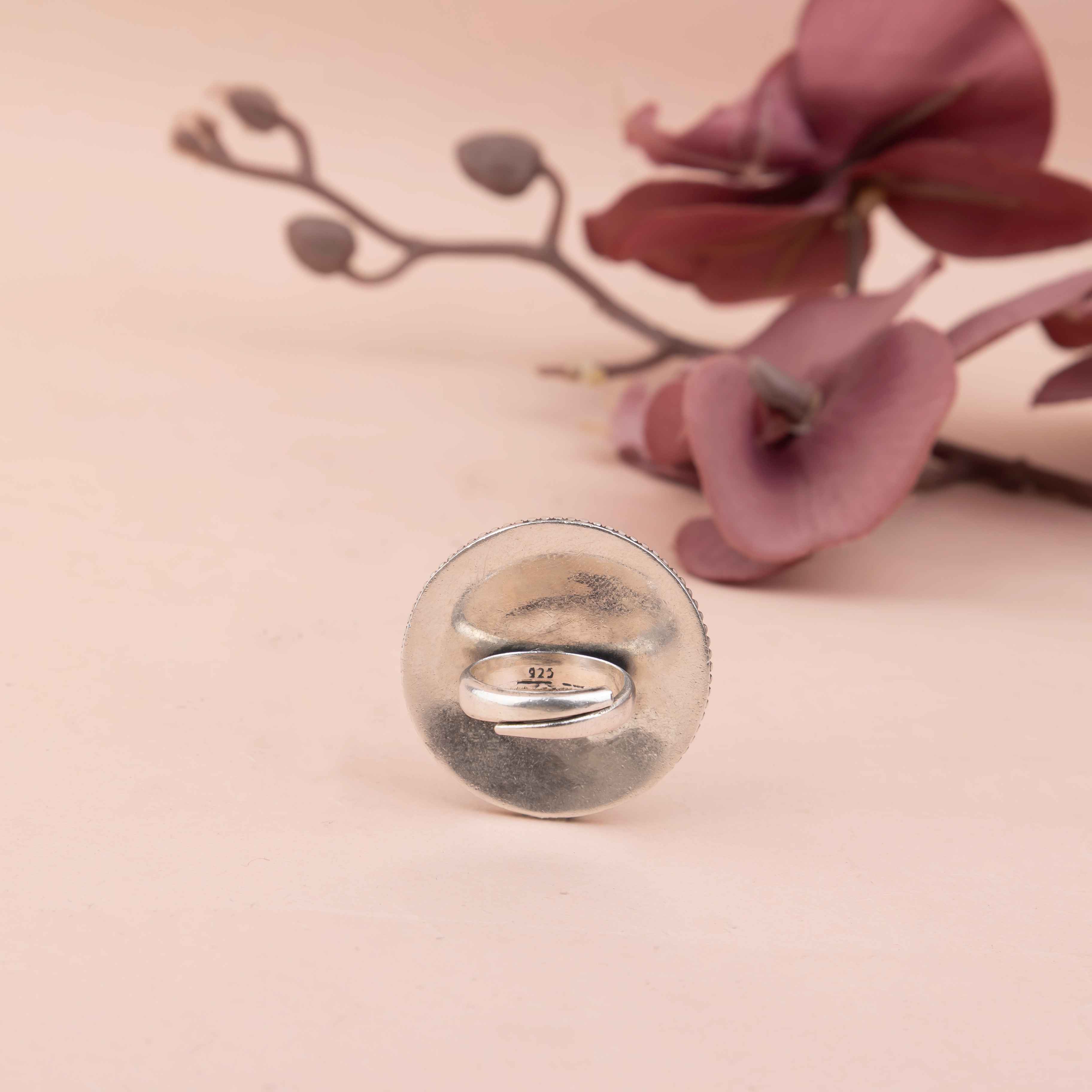 Anvaya Classic Daana Detailed Ring