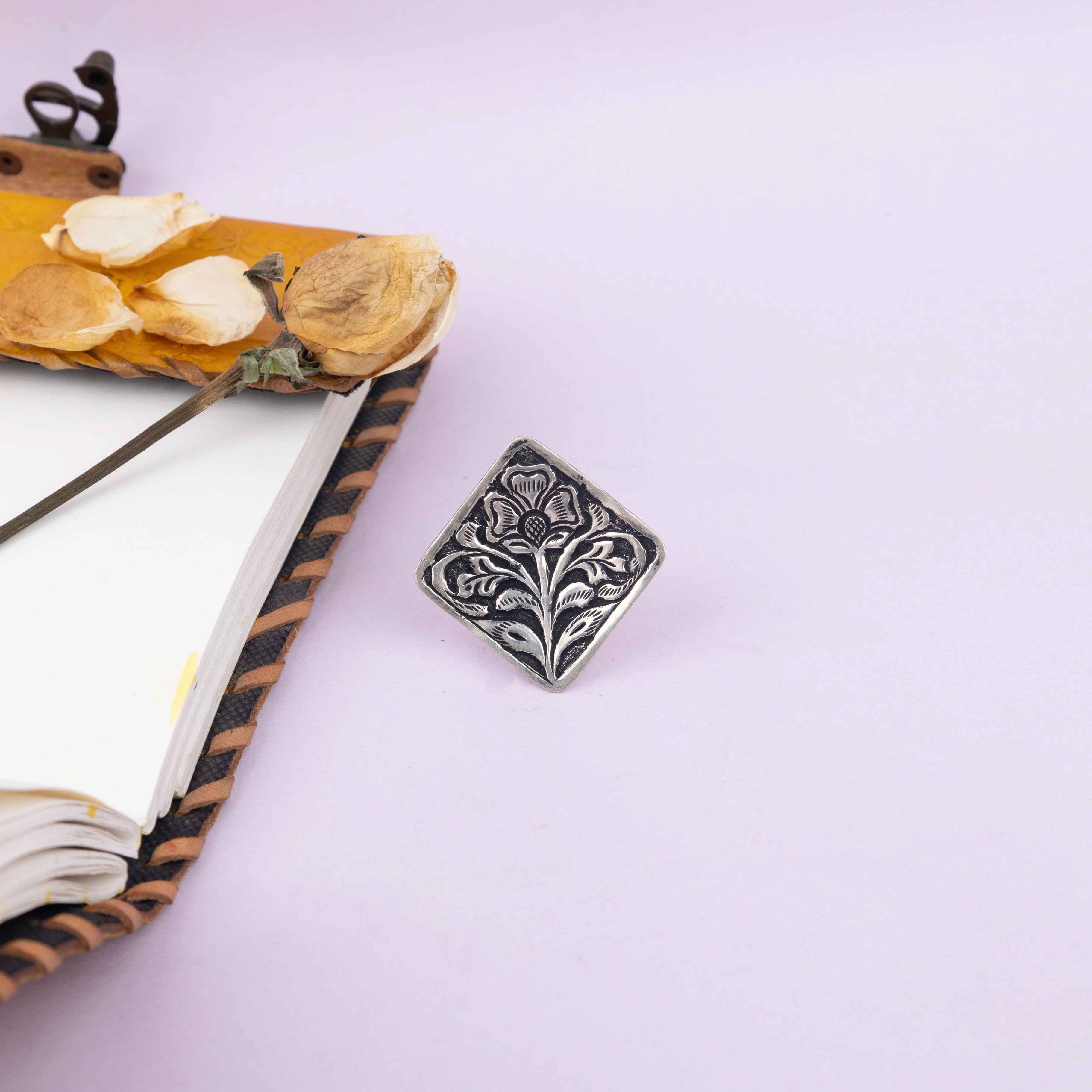 Anvaya Flora Chitai Square Ring