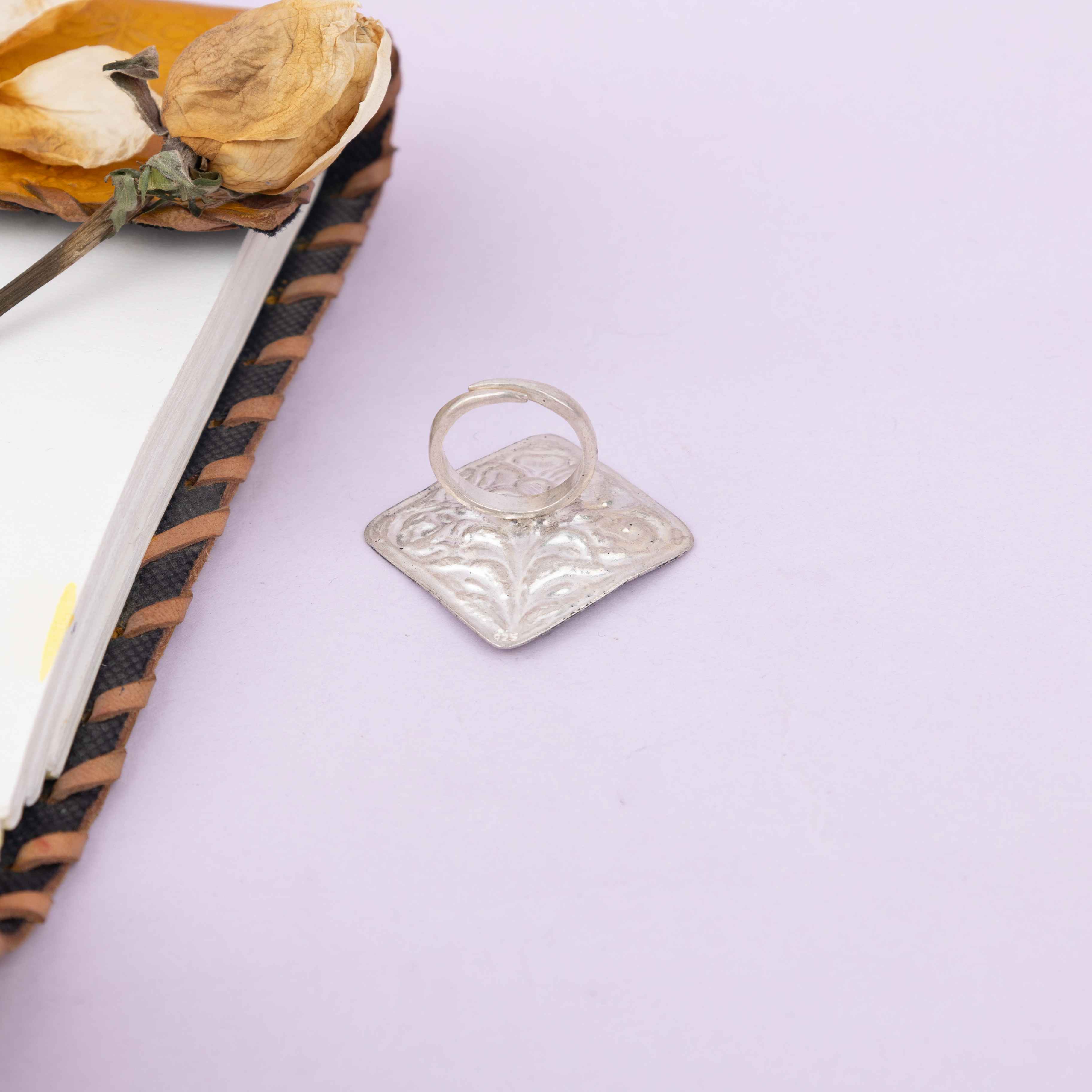 Anvaya Flora Chitai Square Ring