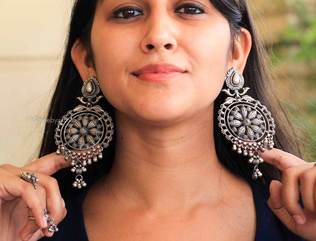 Dulari Carved Embossed Chandbali