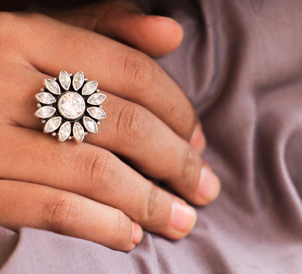 Essence Scintillating Ring