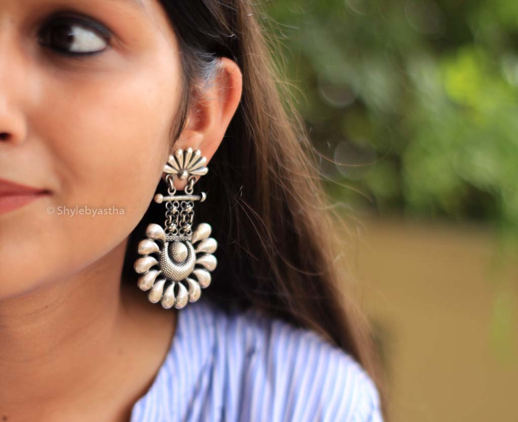 Mizoya Embossed Petal Earrings