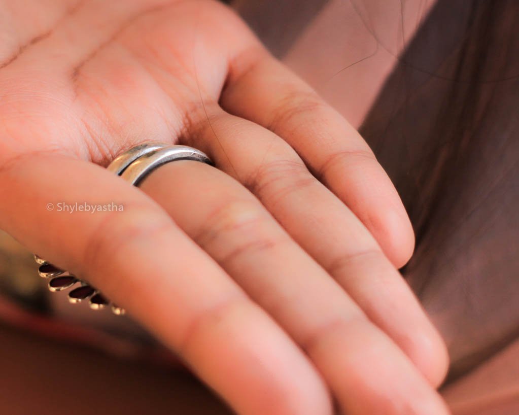 Anvaya Embossed Flower Chitai Ring