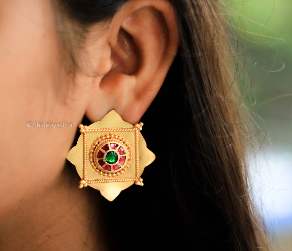 Moh Matte Finished Gold Kundan Studs