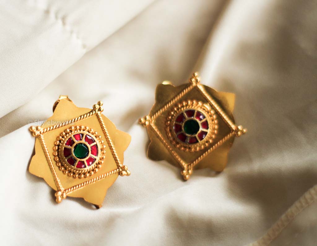 Moh Matte Finished Gold Kundan Studs
