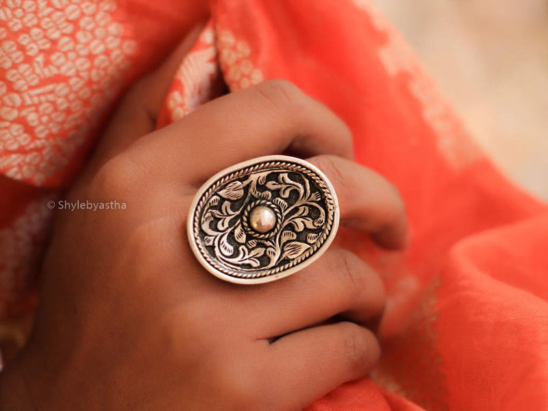 Anvaya Embossed Flower Chitai Ring