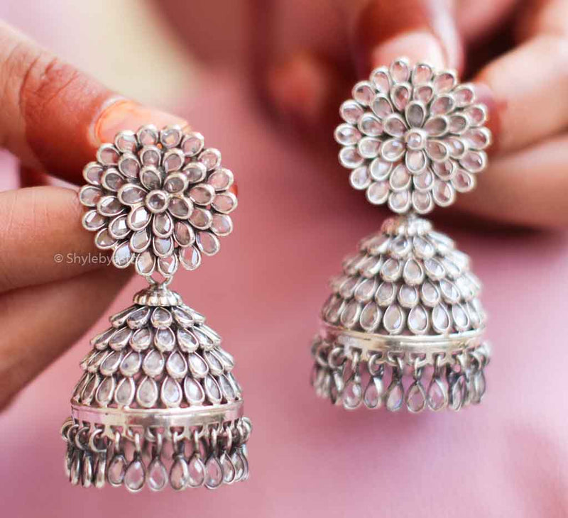Essence Scintillating Versatile Jhumka model