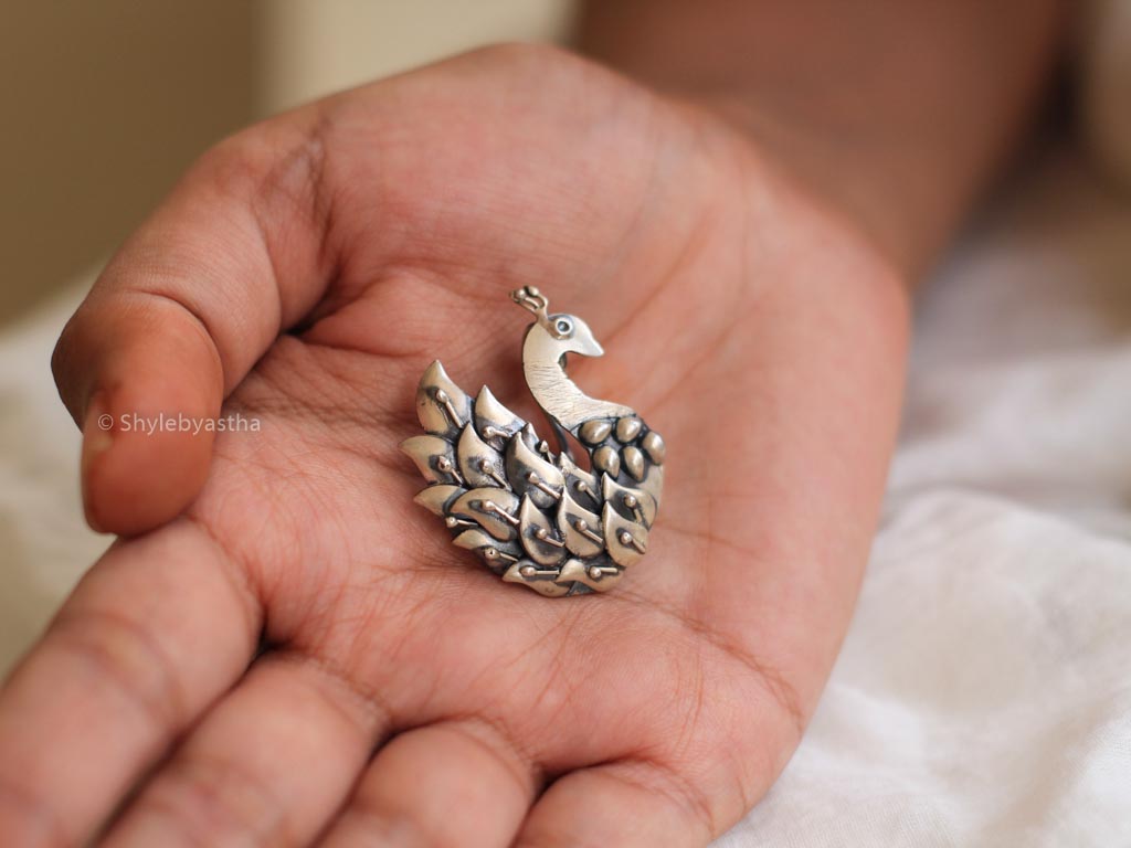 Adya Dancing Peacock Clip On