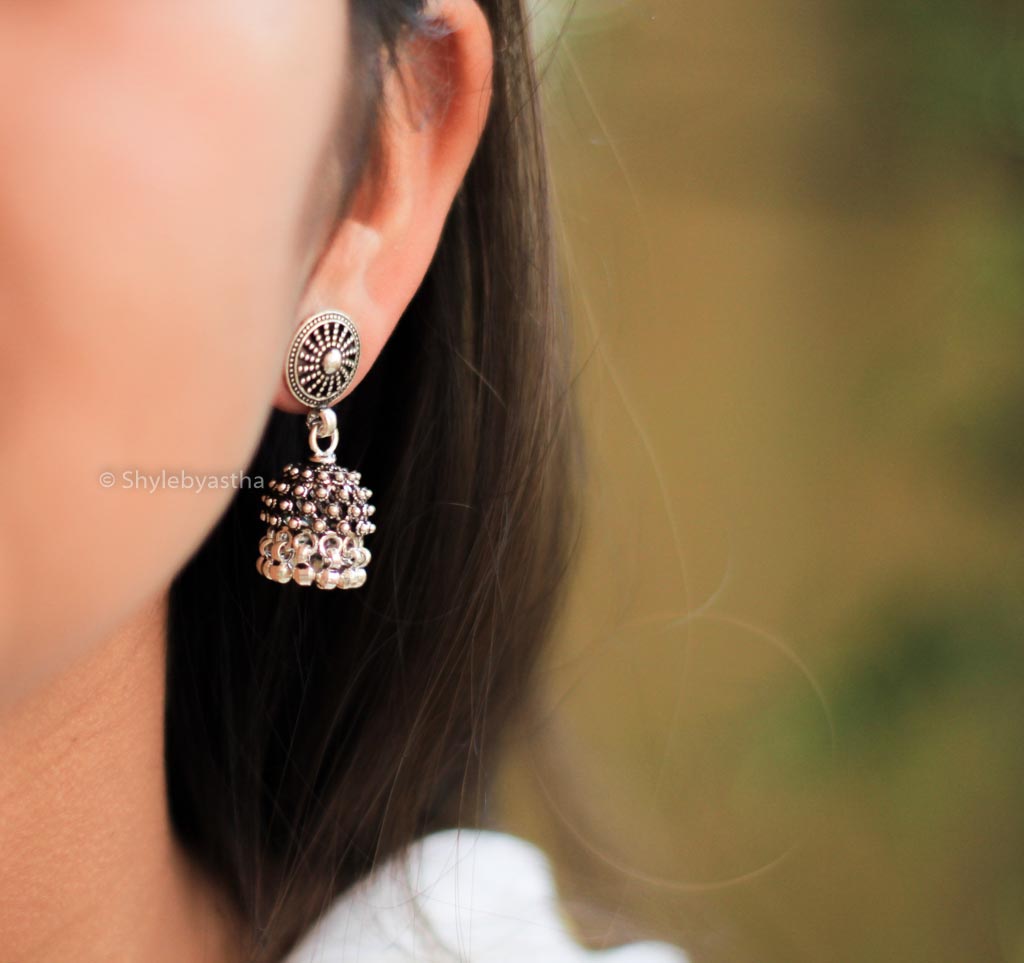 Moh Fine Daana Embossed Jhumki