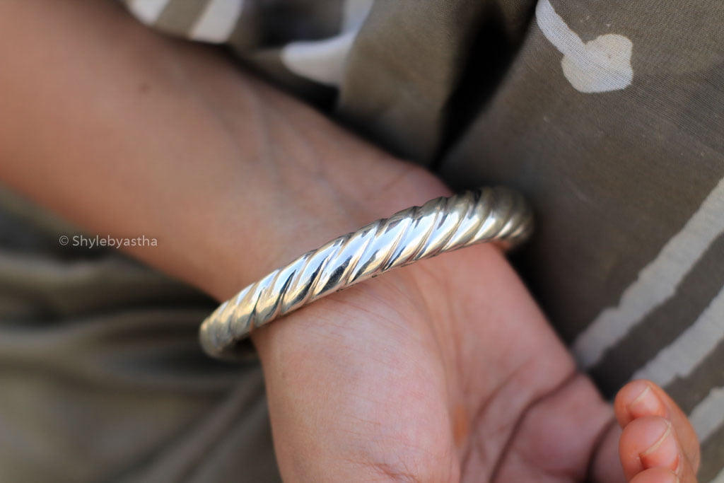 Essence Spiral Fine Kada